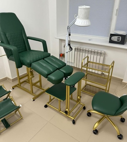 Педикюрное кресло с подставкой Tertio, тележкой, стульчиком и подставкой для сумки