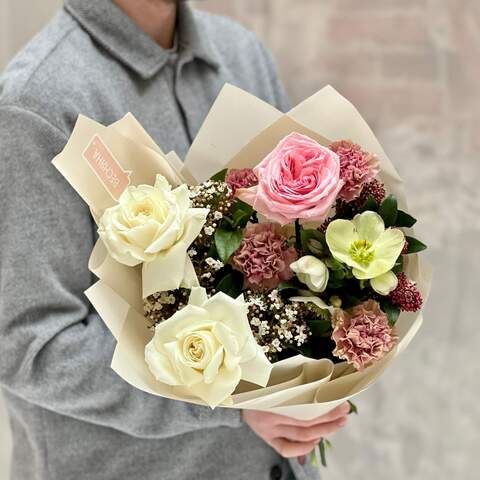 Bouquet «Snowflakes on the cheeks», Flowers: Helleborus, Rose, Dianthus, Viburnum, Skimmia
