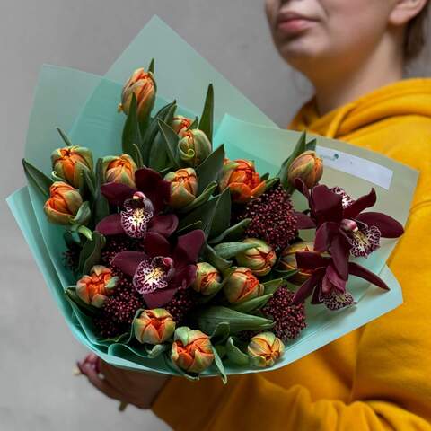 Interesting bouquet with tulips and cymbidium «Autumn Flower», Flowers: Tulipa, Skimmia, Cymbidium