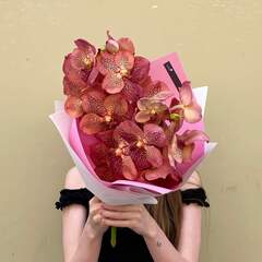 23 квіточки орхідеї Vanda у букеті «Фантастичний метелик»