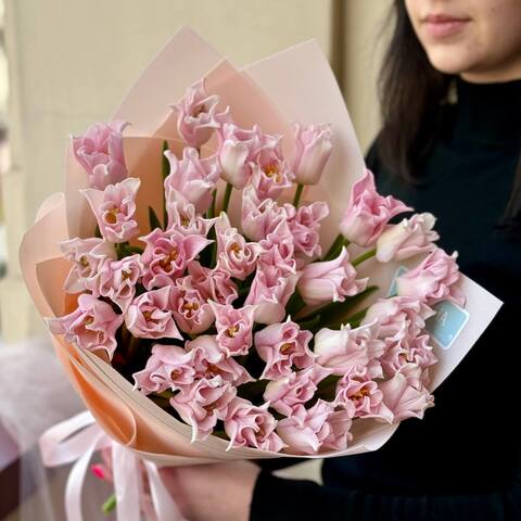 Photo of 37 wavy tulips in a bouquet «Romantic greeting»