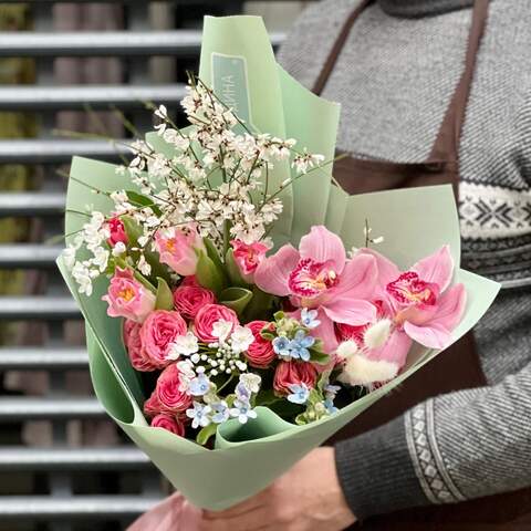 Bouquet «Tender kiss», Flowers: Genista, Cymbidium, Oxypetalum, Lagurus, Bush Rose