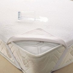 Непромокаемый чехол на матрас в детскую кроватку