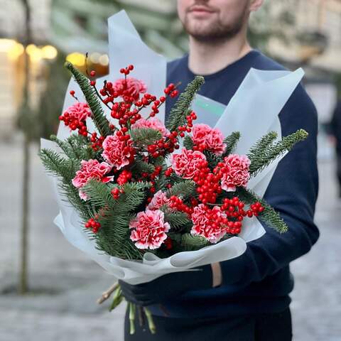 Red winter bouquet with dianthus and ilex «Caramel cane», Flowers: Ilex, Dianthus, Nobilis