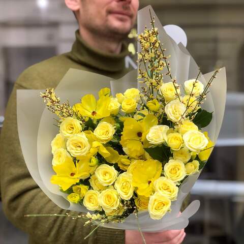 Bright yellow bouquet of spray roses, ranunculi and genista «Sunny crystal», Flowers: Butterfly Ranunculus, Bush Rose, Genista