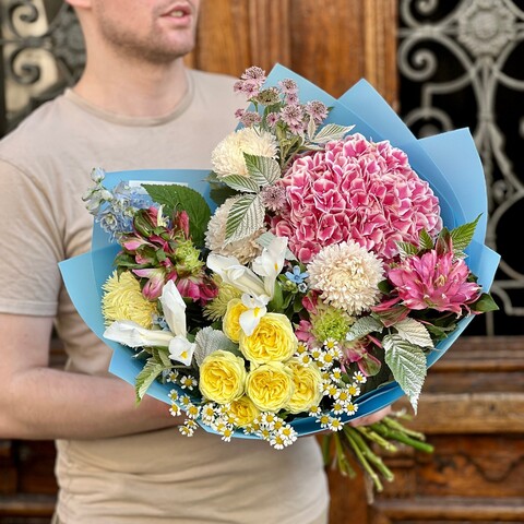 Colorful bouquet with alstroemeria and hydrangea «Michelangelo's Gardens», Flowers: Peony Spray Rose, Alstroemeria, Iris, Hydrangea, Rubus Idaeus, Astrantia, Tanacetum, Aster