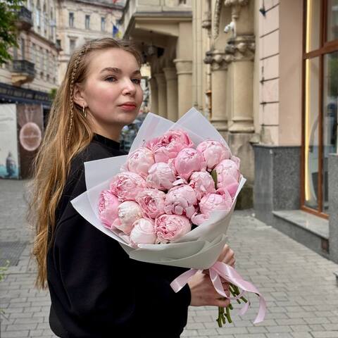 Photo of 15 рожевих півоній у букеті «Солодка хмаринка»