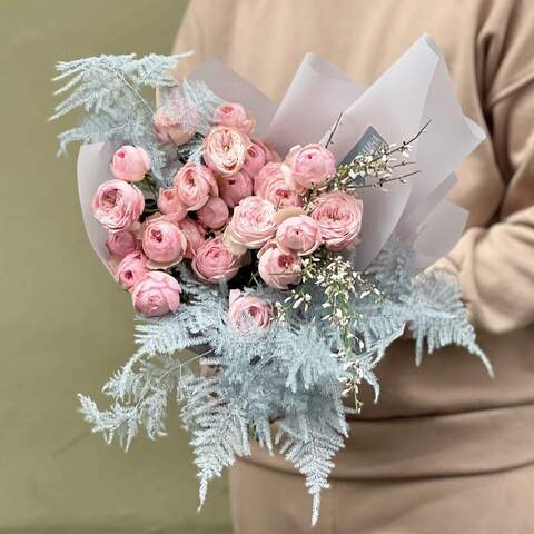 Букет «Конфетки в снегу», Цветы: Роза кустовая, Гениста, Аспарагус