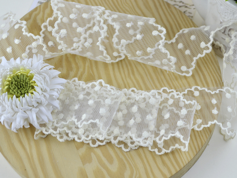 Мереживо Крапочки з хвилястим каєм кремові 50 мм (18)