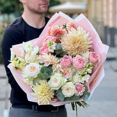 Bouquet «October cosiness», Flowers: Peony Spray Rose, Pion-shaped rose, Dahlia, Freesia, Eucalyptus