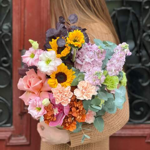 Box with flowers «Girl's Eyes», Flowers: Helianthus, Matthiola, Cymbidium, Eucalyptus, Rose, Eustoma, Hydrangea