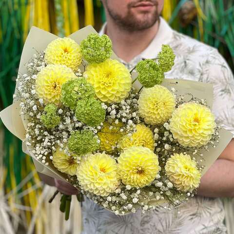 Light cheerful bouquet «Field Sun», Flowers: Gypsophila, Viburnum, Dahlia