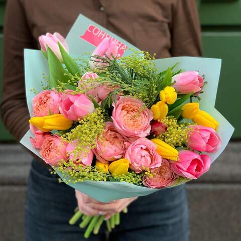 Букет «Солнечный привет», Цветы: Роза пионовидная, Мимоза, Тюльпан