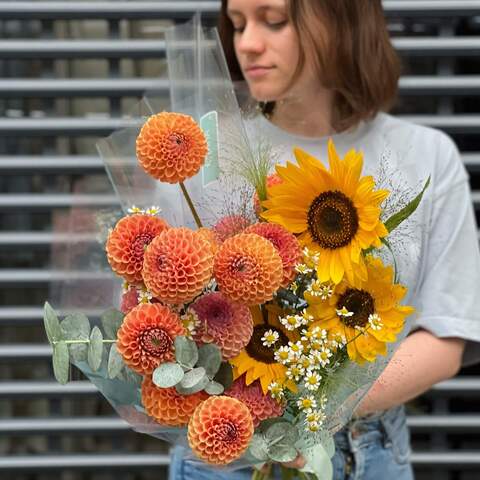 Bouquet «September Sun», Flowers: Dahlia, Helianthus, Eucalyptus, Tanacetum, Panicum