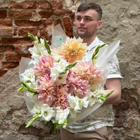 Incredibly delicate bouquet «Wings of Summer», Flowers: Gladiolus, Dahlia