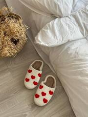 Закриті капці для дому Love