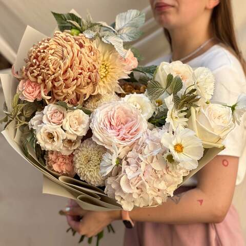 Fluffy light bouquet «Golden Drop», Flowers: Hydrangea, Bush Rose, Cosmos, Dianthus, Dahlia, Celosia, Rubus Idaeus, Chrysanthemum, Pion-shaped rose