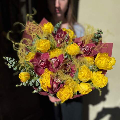 Букет «Солнечная надежда», Цветы: Тюльпан, Цимбидиум, Стифа, Эвкалипт