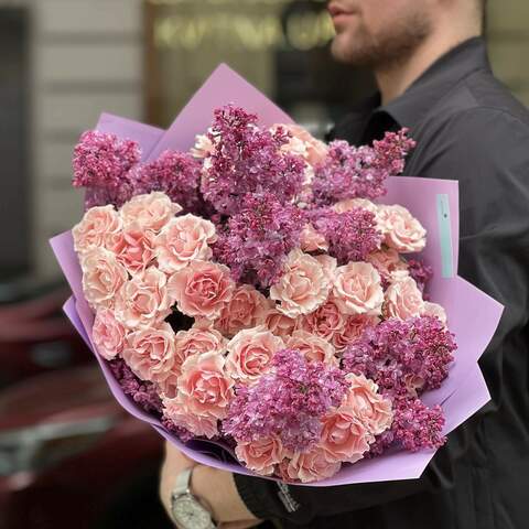 Lacy bouquet with Pink Majolika spray roses and fragrant lilacs «Lavender comfort», Flowers: Bush Rose, Syringa