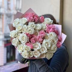 11 кущових троянд у букеті «Ніжні трояндочки»