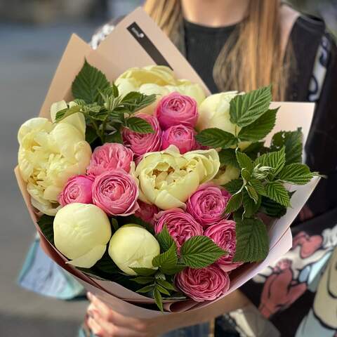 Rich bouquet with spray peony roses «Strawberry-lemon Ice cream», Flowers: Peony Spray Rose, Rubus Idaeus, Paeonia