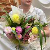 Photo of Light bouquet with dahlias «Carefree August»