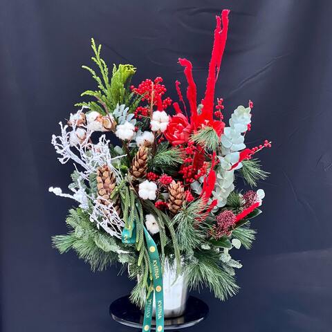 Flower bucket «Jolly Olaf», Flowers: Gossypium, Eucalyptus, Araucaria, Ilex, Hippeastrum, Skimmia, Nobilis, Ruscus, Pinus, Cryptomeria, Cones