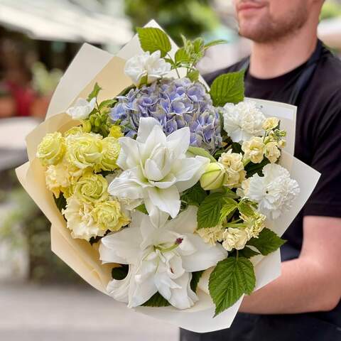 Fragrant bouquet with lilies «Warm Memories», Flowers: Hydrangea, Dianthus, Eustoma, Freesia, Lilium, Matthiola, Rubus Idaeus