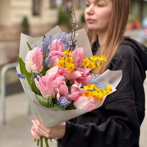 Ароматный букет с тюльпанами и нарциссами «Запах весны», Цветы: Тюльпан, Нарцисс, Мускари
