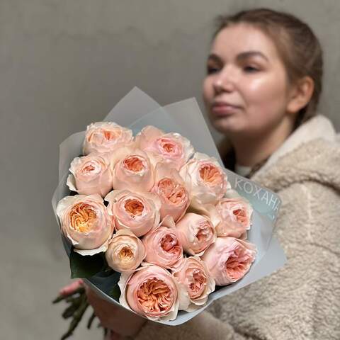 Photo of 15 David Austin peony roses of Juliet variety in a bouquet «Girl's Dream»