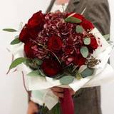 Photo of Bouquet of 15 burgundy roses and hydrangeas «Autumn in a bouquet»