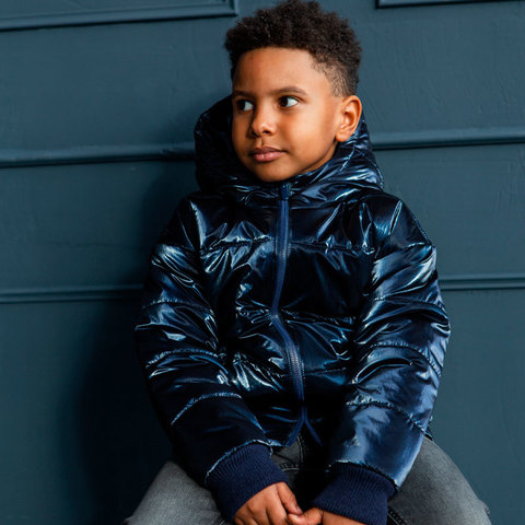 Демисезонная детская куртка в синем цвете для мальчика