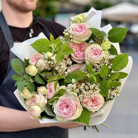 Delicate bouquet with peony roses «Summer Hugs», Flowers: Pion-shaped rose, Chamelaucium, Rubus Idaeus