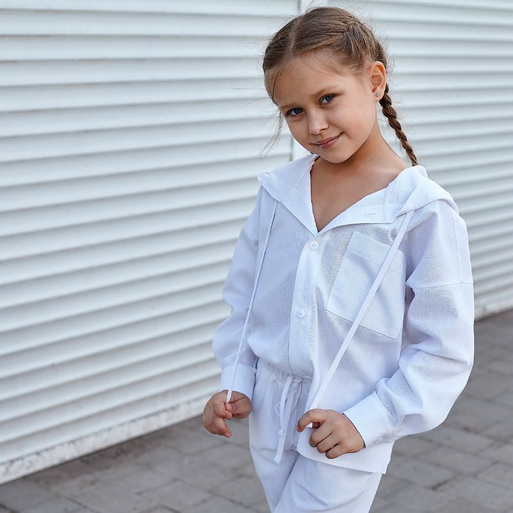 Дитячий костюм з льону для дівчаток в білому кольорі