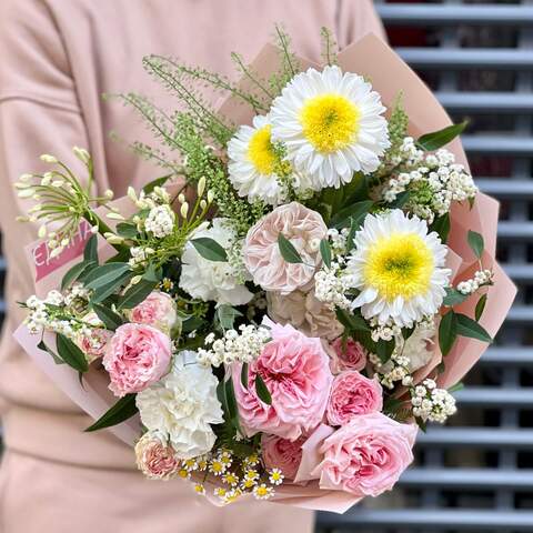 Bouquet «Field hugs», Flowers: Pion-shaped rose, Chrysanthemum, Tanacetum, Dianthus, Agapanthus