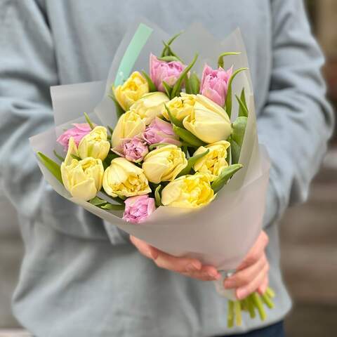 Photo of 17 tulips in a bouquet «Gentle Morning»