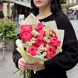 Photo of 9 Coral Charm peonies and tanacetum in a bouquet «Bright Corals»