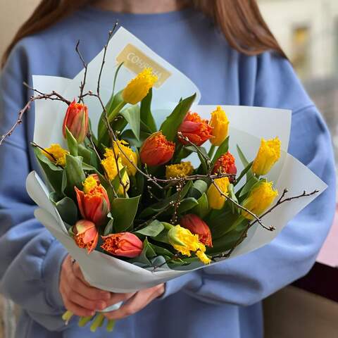 21 тюльпан у букеті «Весняний бриз», Квіти: Тюльпан, Прунус