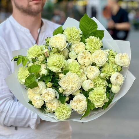 Light bouquet with peony roses «Lime caramels», Flowers: Rubus Idaeus, Pion-shaped rose, Dianthus