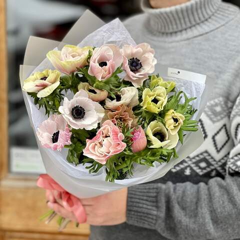 Delicate mono bouquet of 15 colored anemones «Ray of Spring», Flowers: Anemone