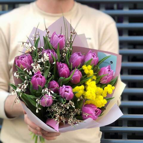 Букет «Сиреневая феерия», Цветы: Тюльпан пионовидный, Мимоза, Гениста