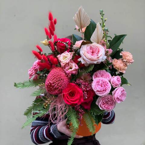 Box with flowers «Raspberry souffle», Flowers: Pion-shaped rose, Banksia, Lagurus, Dianthus, Matthiola, Eustoma, Ambrella, Stipa