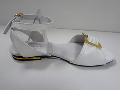 Белые сандали. Женские кожаные босоножки на низком ходу Topas - White.