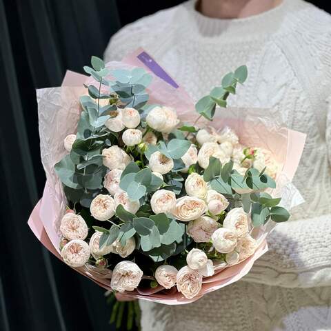 9 веток кустовой розы и эвкалипт в букете «Перламутровый миг», Цветы: Роза кустовая, Эвкалипт