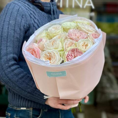 Изысканный букет из пионовидных роз «Аристократический цветочек», Цветы: Роза пионовидная Цумуги и Вайт Охара