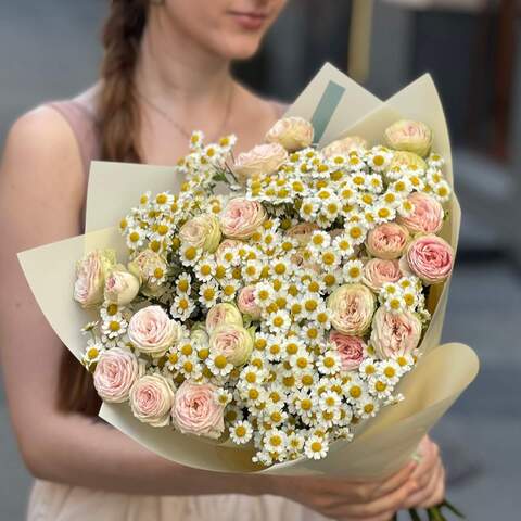 Fluffy delicate bouquet «Summer Mood», Flowers: Peony Spray Rose, Tanacetum