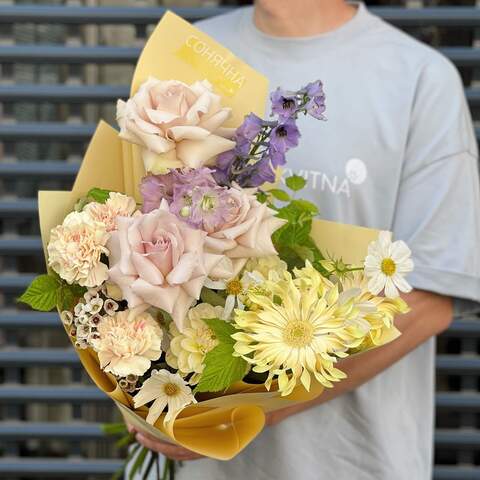 Bouquet «Cream Frappe», Flowers: Rose, Delphinium, Gerbera, Chamelaucium, Dahlia, Cosmos