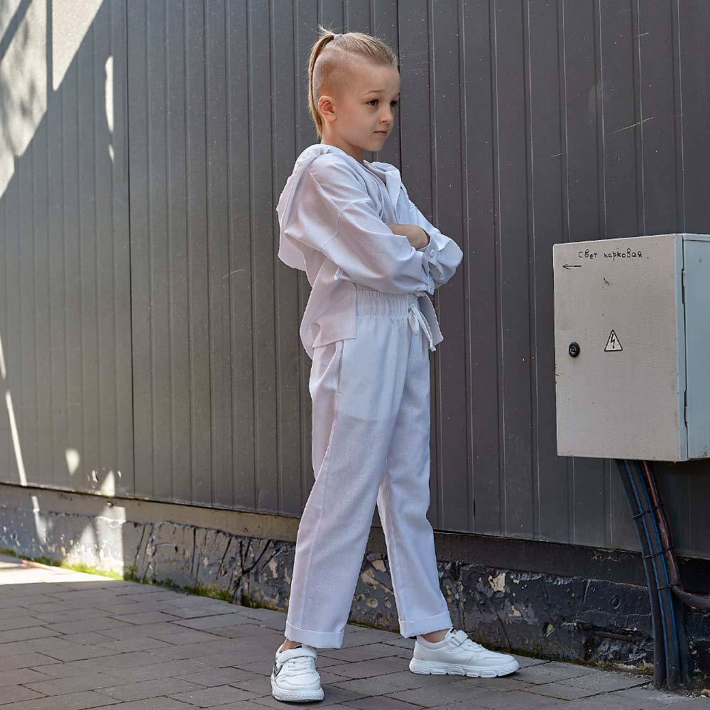 Дитячий костюм з льону для хлопчиків в білому кольорі