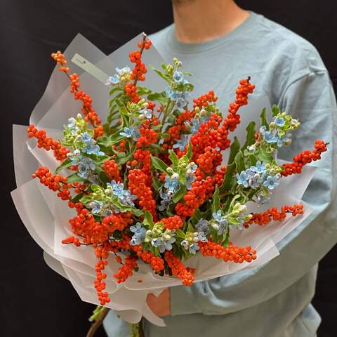 Bouquet «Bright shimmer», Flowers: Ilex, Oxypetalum