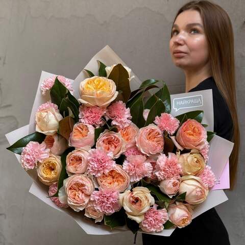 Luxurious bouquet with peony roses «Mango Love», Flowers: Pion-shaped rose of Juliet & Cream X-Pression varieties, Dianthus, Magnolia (leaves)